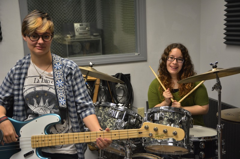 Bass guitar lessons at music school